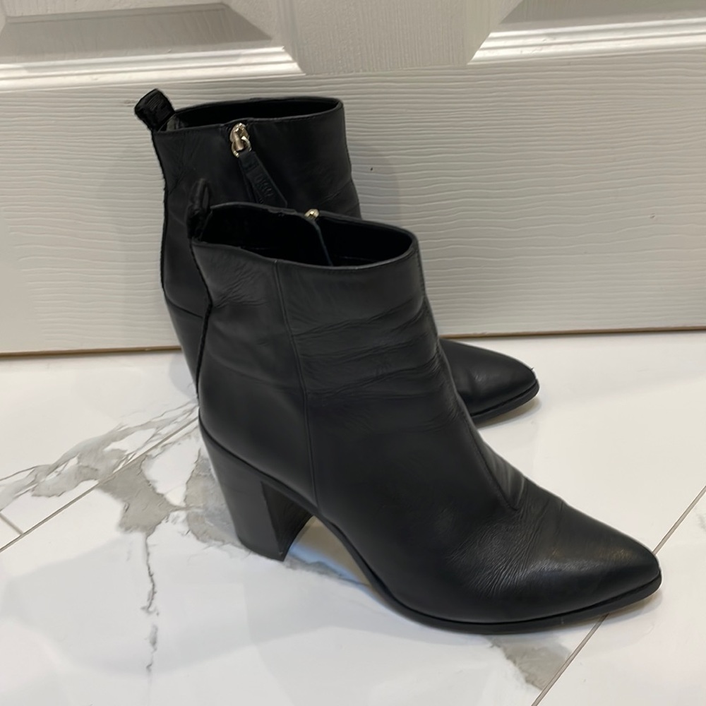 7.5 dkny black leather booties with heel & zipper